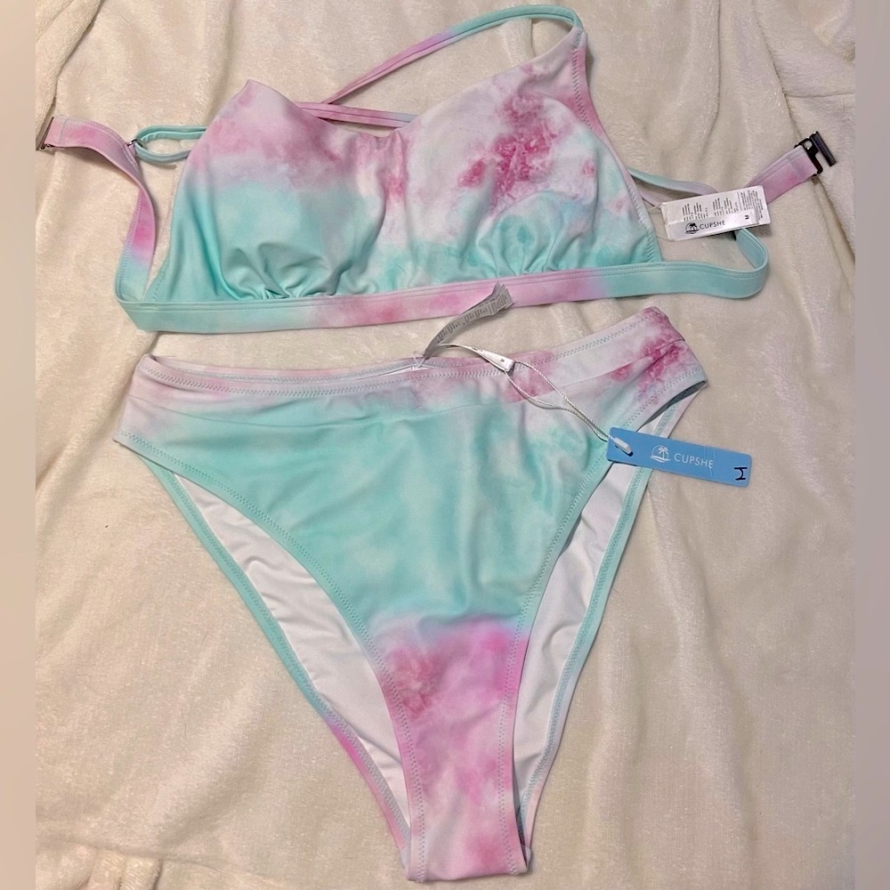 NWT Cupshe, soft multicolor Two Piece bathing suit size medium